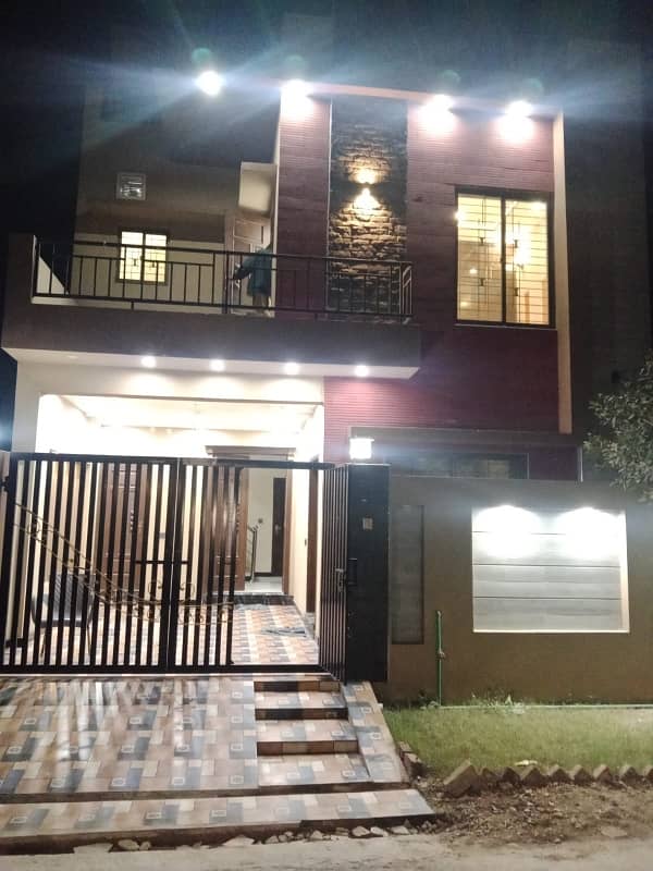 5 marla barand new house prime location in Al Kabir town raiwind road for sale investor rate 0