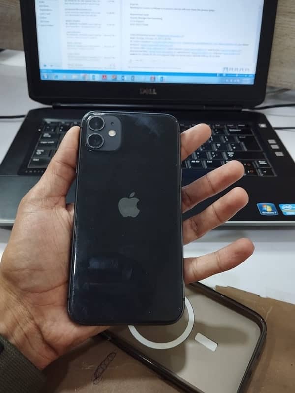 IPHONE 11 (64 GB ) HK Model Dual PTA 3