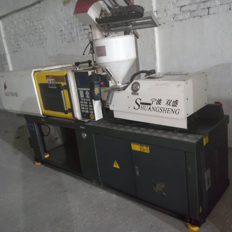 Used Injection Molding Machine with Robot – 38 Ton 0