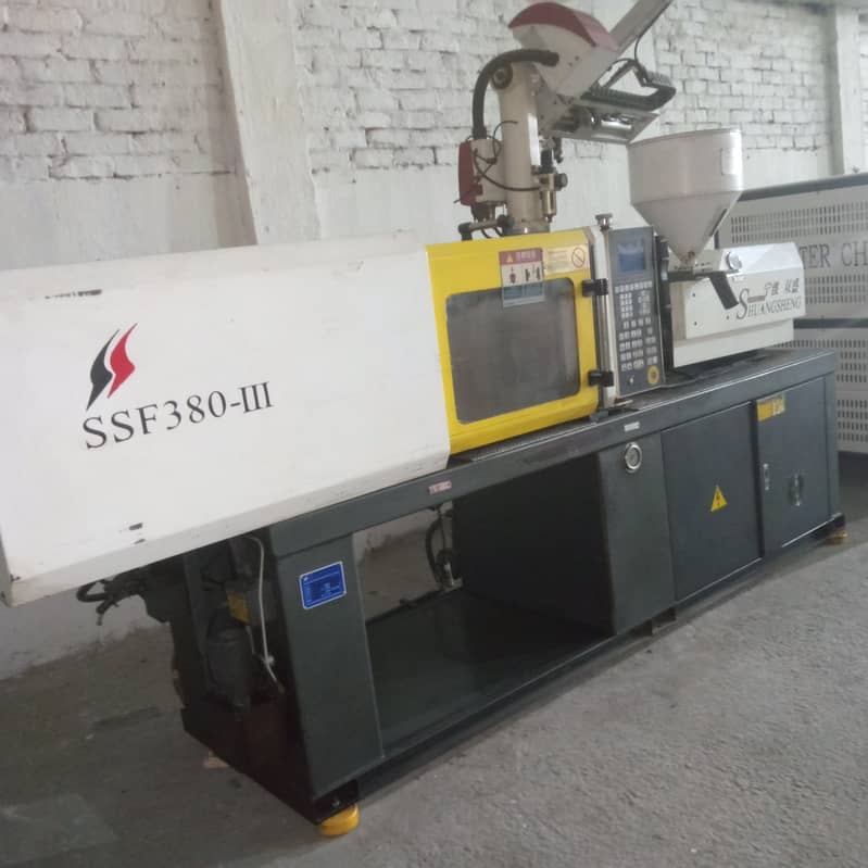 Used Injection Molding Machine with Robot – 38 Ton 2