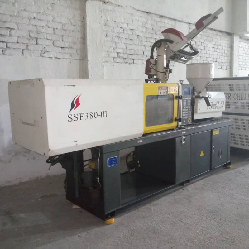 Used Injection Molding Machine with Robot – 38 Ton 4