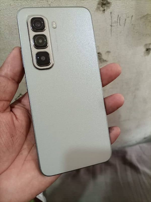 infinix hot 50 pro AMOLED display complete box charge 9 month warranty 0