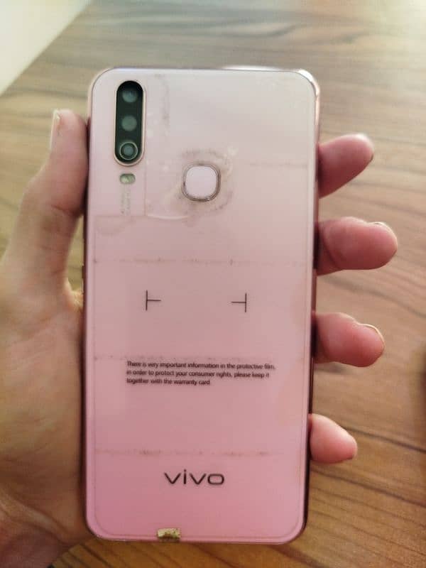 I am selling Vivo y17 8/256gb hau 1