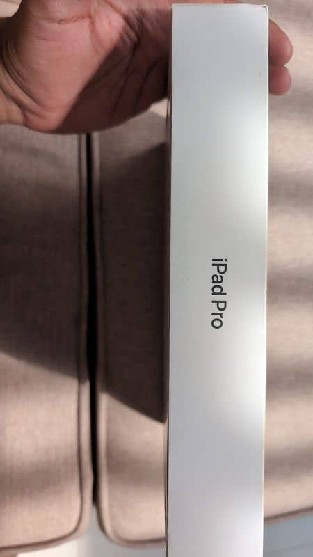 iPad Pro 7th m4 ,13,"(256 WiFi space black,( 1