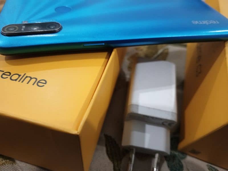 Realme c3 Full box 3 32 Location jaranwala Only call O3O669IO563 3