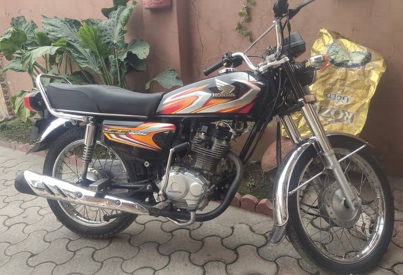 Honda 125 model 2022 lush condition in black 0