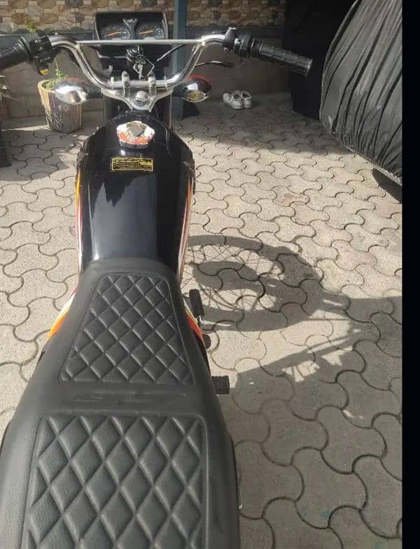 Honda 125 model 2022 lush condition in black 2