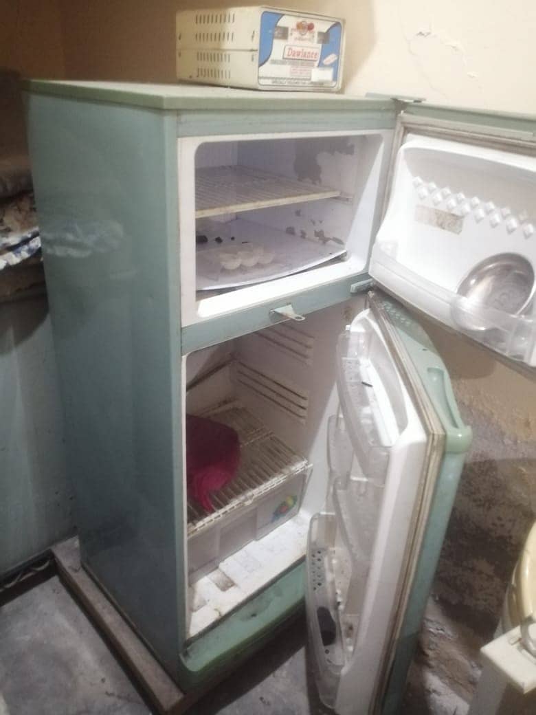 Fridge is used but it's in a good condition 3