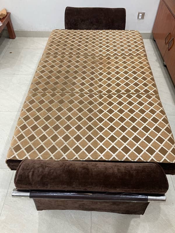 Sofa come bed full length good condition 3