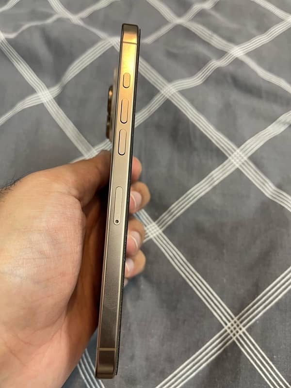 iPhone 16 Pro Max 256 GB 7