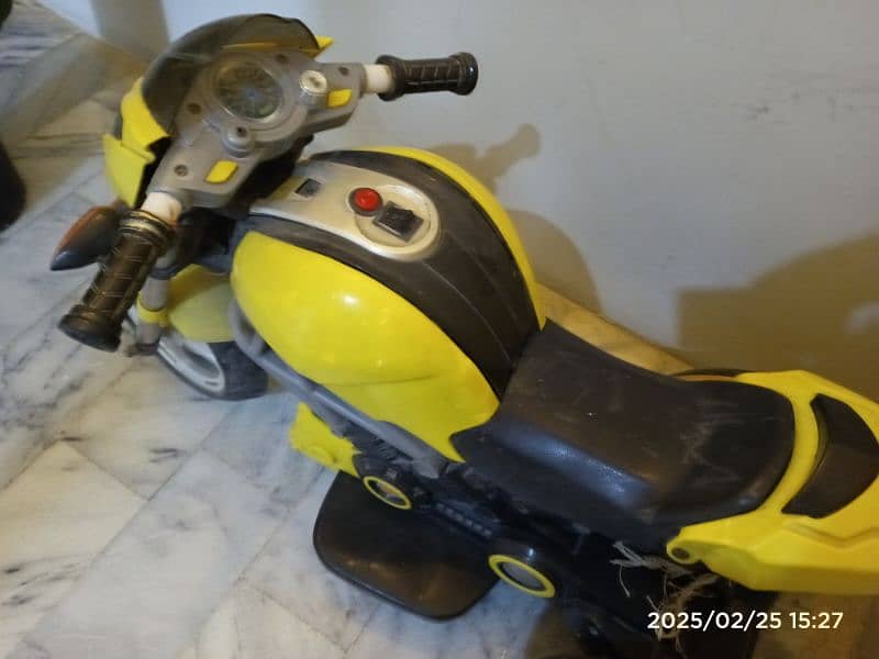 Kids electric scooter used. 0