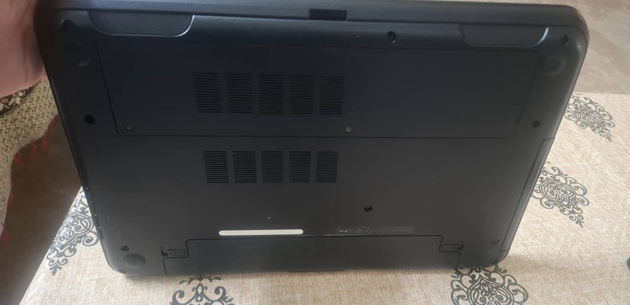 Dell laptop, core i3, 4gb, 520 gb, original charger good condition 6