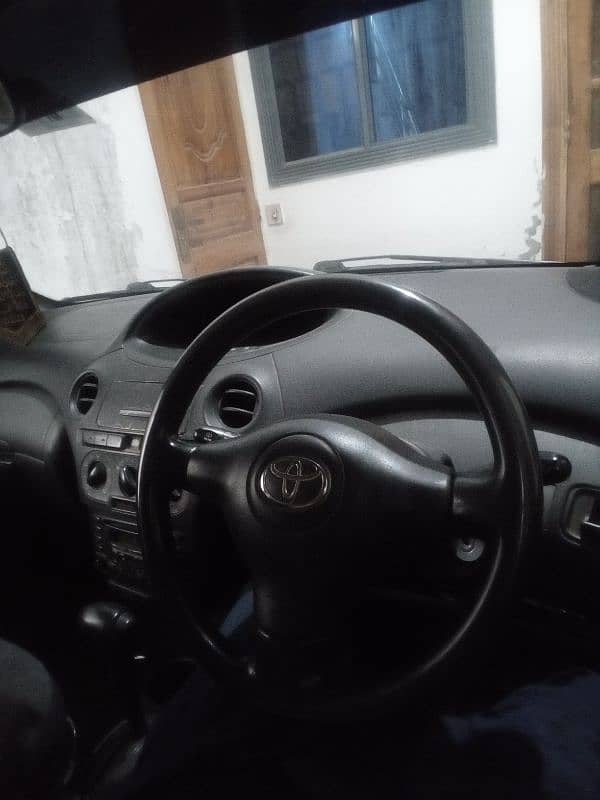 Toyota Vitz 2004 3