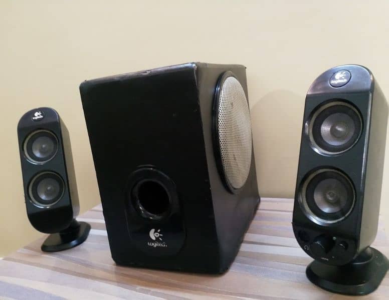 Logitech 2.1 Woofer Speakers 2