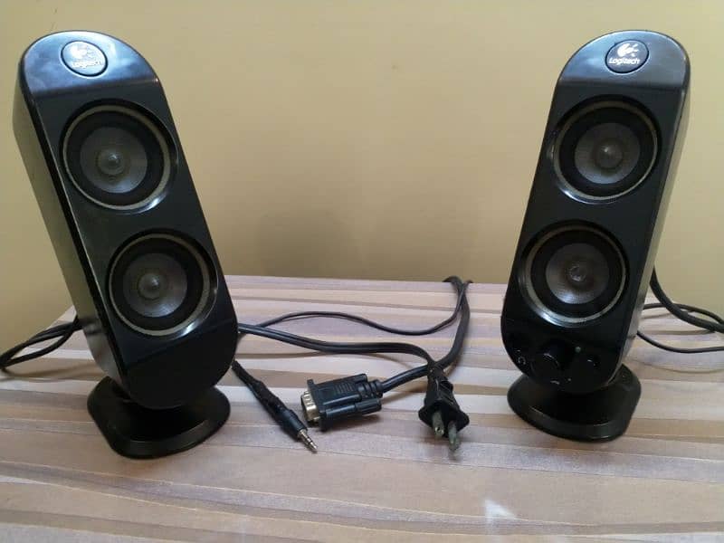 Logitech 2.1 Woofer Speakers 4