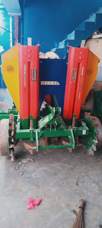 potatoes planter machine 1