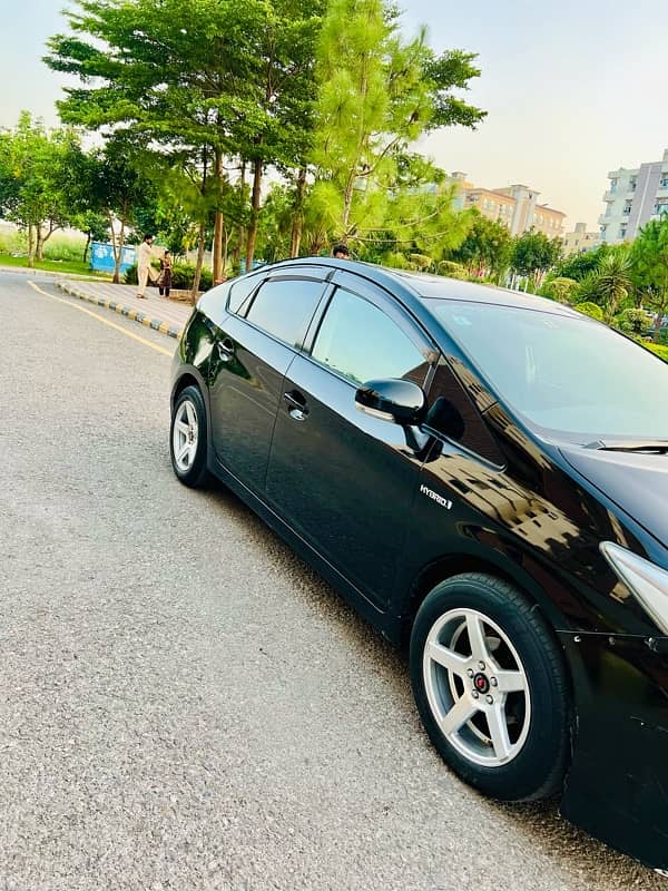 Toyota Prius 2014 3