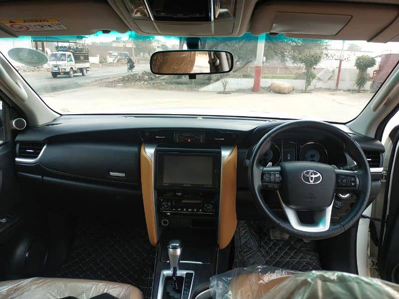 Toyota Fortuner V 2018 4