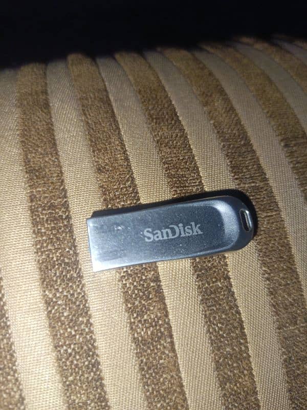 Urgent sale: SanDisk ultra luxe USB 3.1 flash drive 0