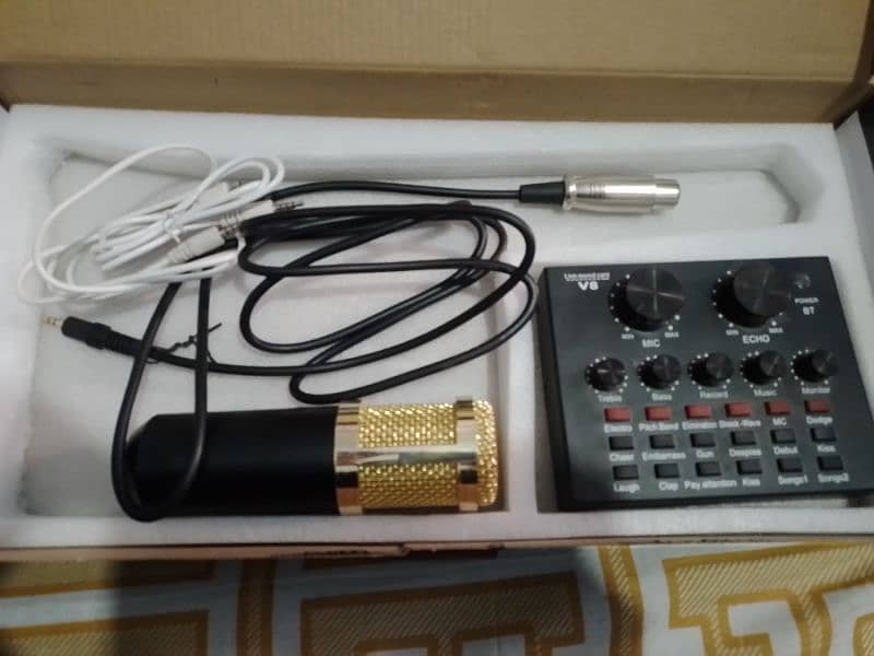 v8 sound card with mic and stand 0