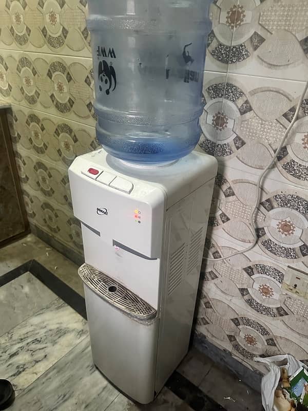 Homage Water Dispenser in good condition 2