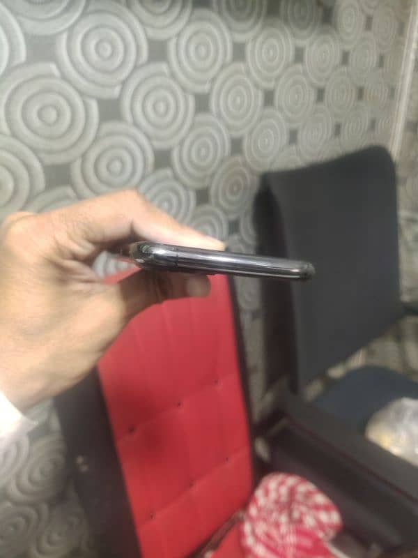 Iphone 11 pro. . factory non pta 3