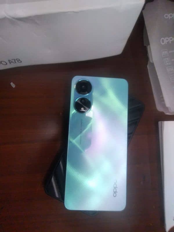 oppo lush Condishion phone with box only 3 weeks used 3