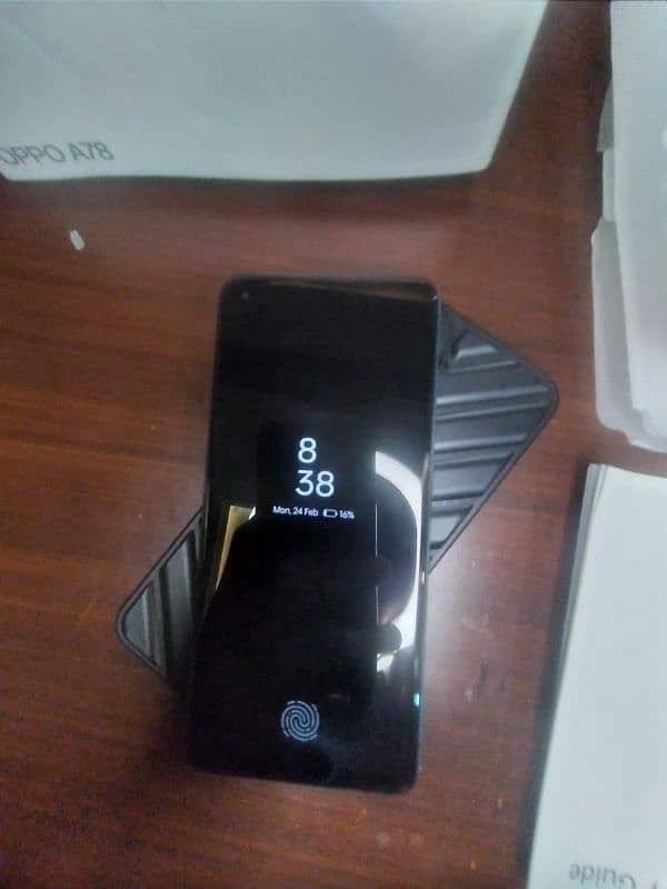 oppo lush Condishion phone with box only 3 weeks used 4