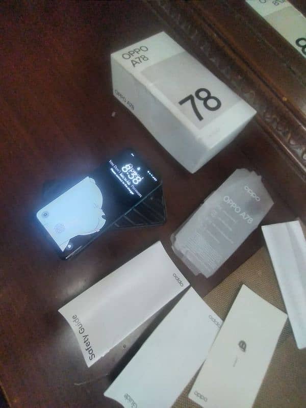 oppo lush Condishion phone with box only 3 weeks used 5