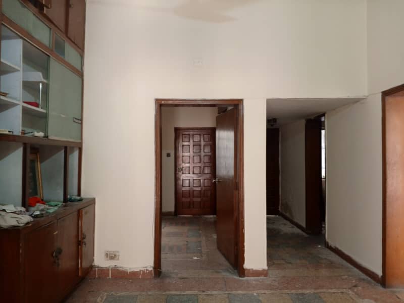 SILENT OFFICE AVAILABLE FOR RENT IN RAZA BLOCK AIT 13