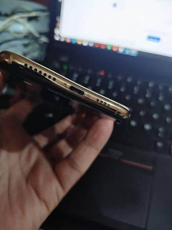 iphone xs max gold 64 gb  pta approve 4