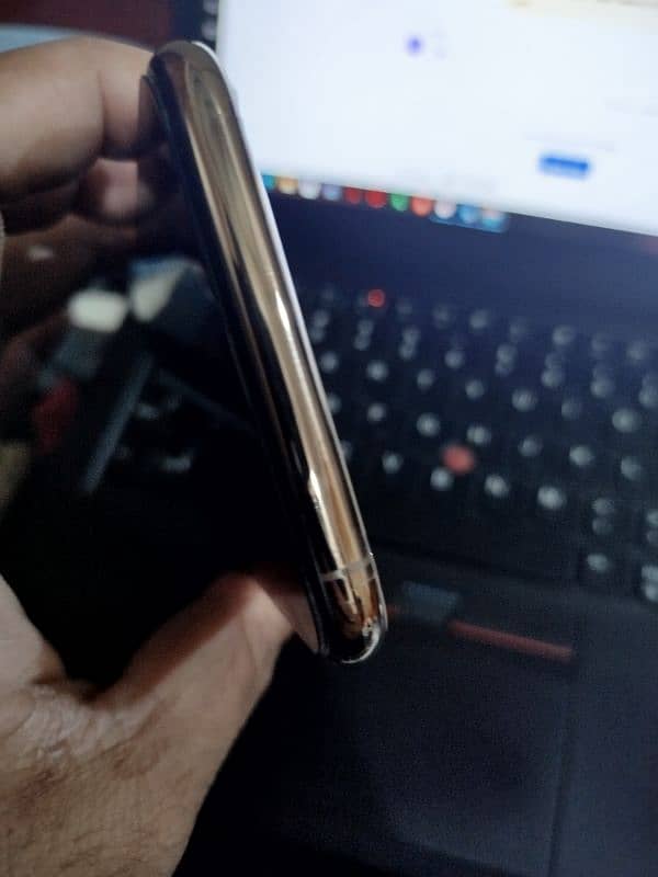 iphone xs max gold 64 gb  pta approve 5