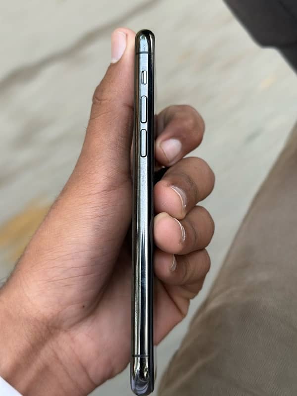 iPhone 11 Pro 2