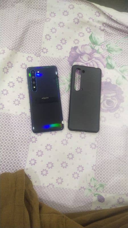 Sharp Aquos R5 5g 0