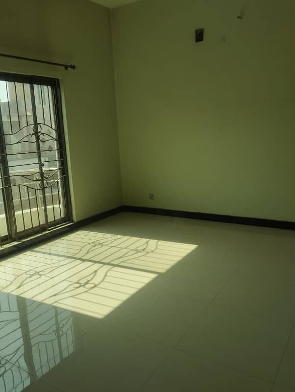 10 Marla Beautiful Upper Portion For Rent 4