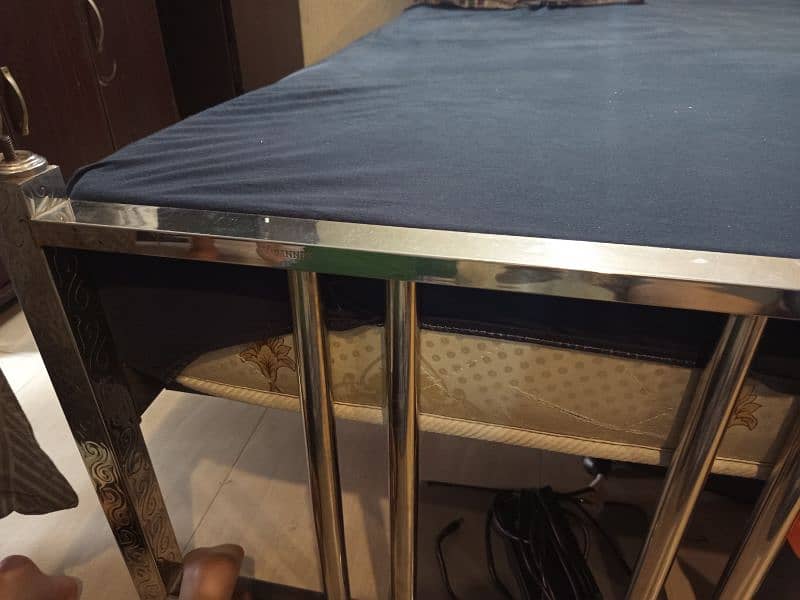 Iron bed 8/10 condition for sell 1