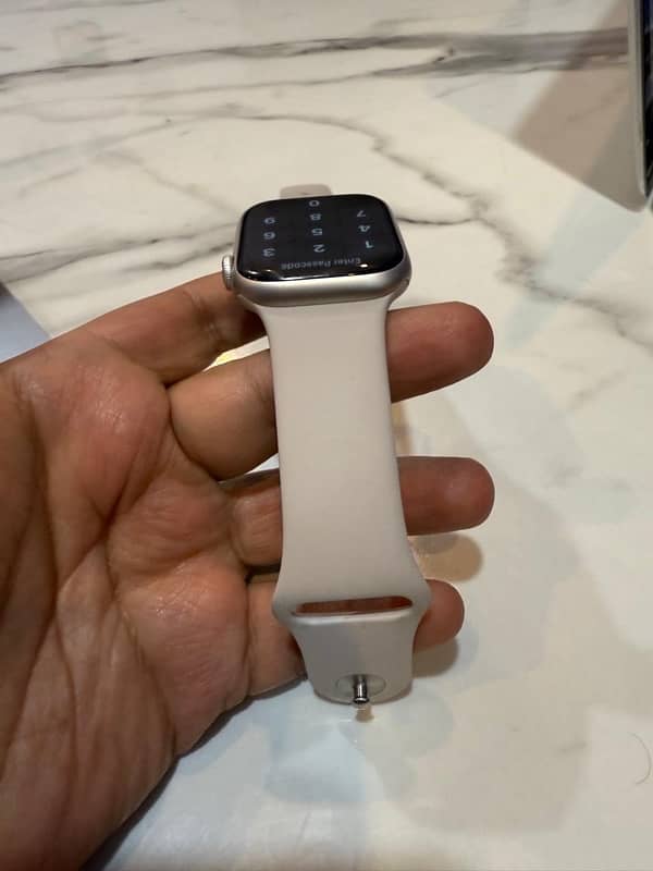 Apple watch series 9 45mm scratch less mint condition 6