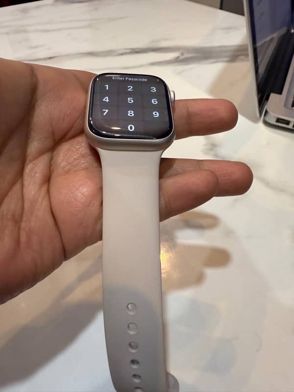 Apple watch series 9 45mm scratch less mint condition 7