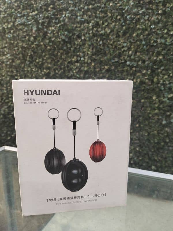 Hyundai Bluetooth headset. . . . . 1