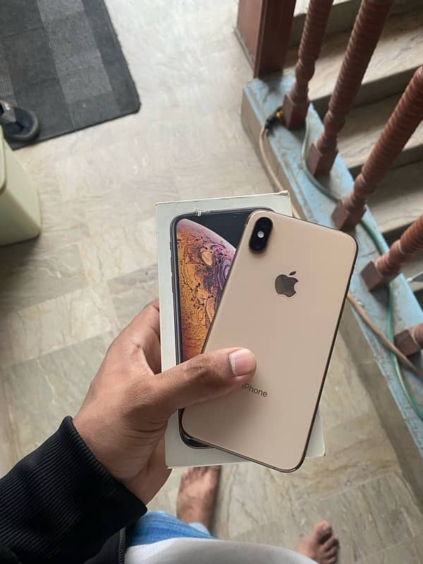 iphone xs gold 10/10 64gb dual pta with box 0