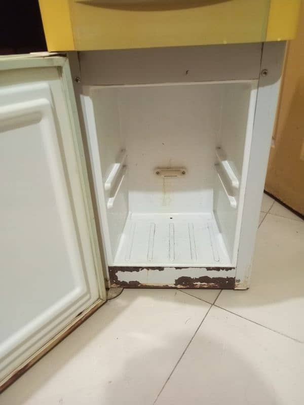 orient dispenser with mini fridge. urgent sale 2