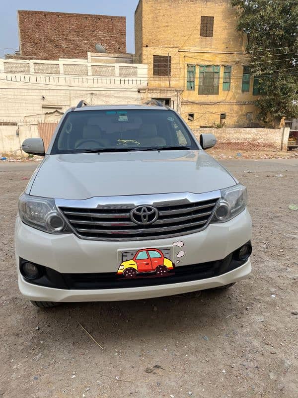 Toyota Fortuner V 2013 0