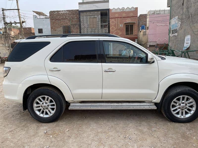 Toyota Fortuner V 2013 2