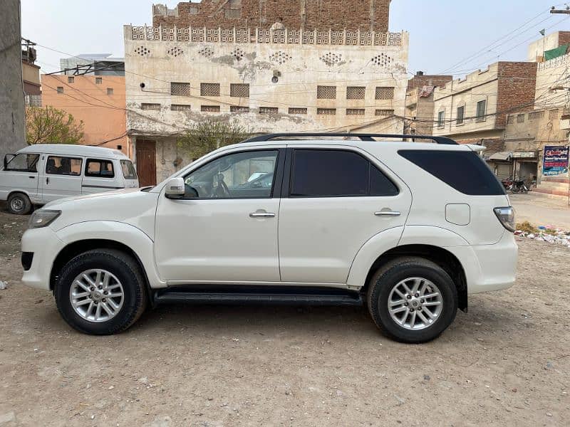 Toyota Fortuner V 2013 3