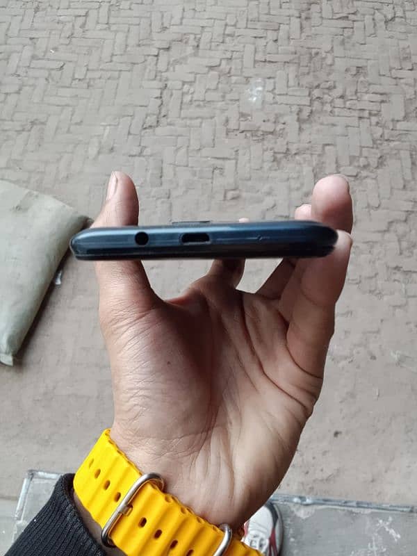 Infinix hot 11 play 4/64gb 4