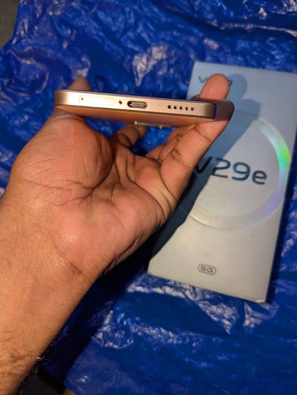 Vivo v29e 5G Gold 8+8/256 3