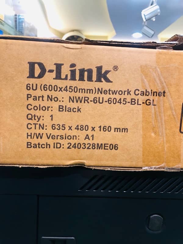 DLINK 6u network cabinet 1