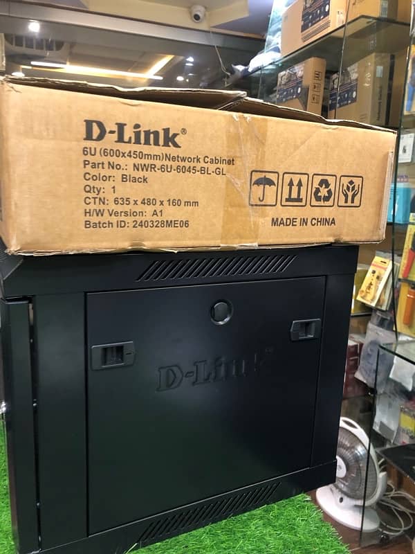 DLINK 6u network cabinet 2