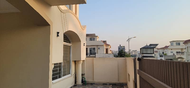 10 Marla Brand New double unit house for sale. Dem 4.50 Crore 12