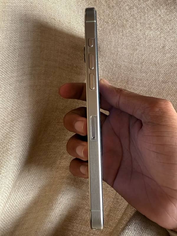 iPhone 15 Pro Max | Non PTA | LLA | 256 GB 4